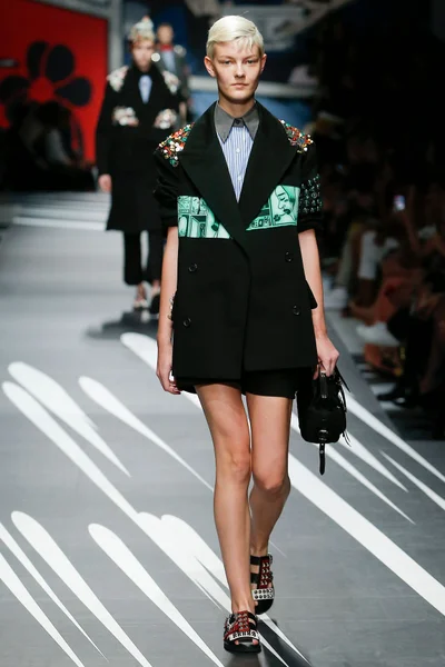 Look 50